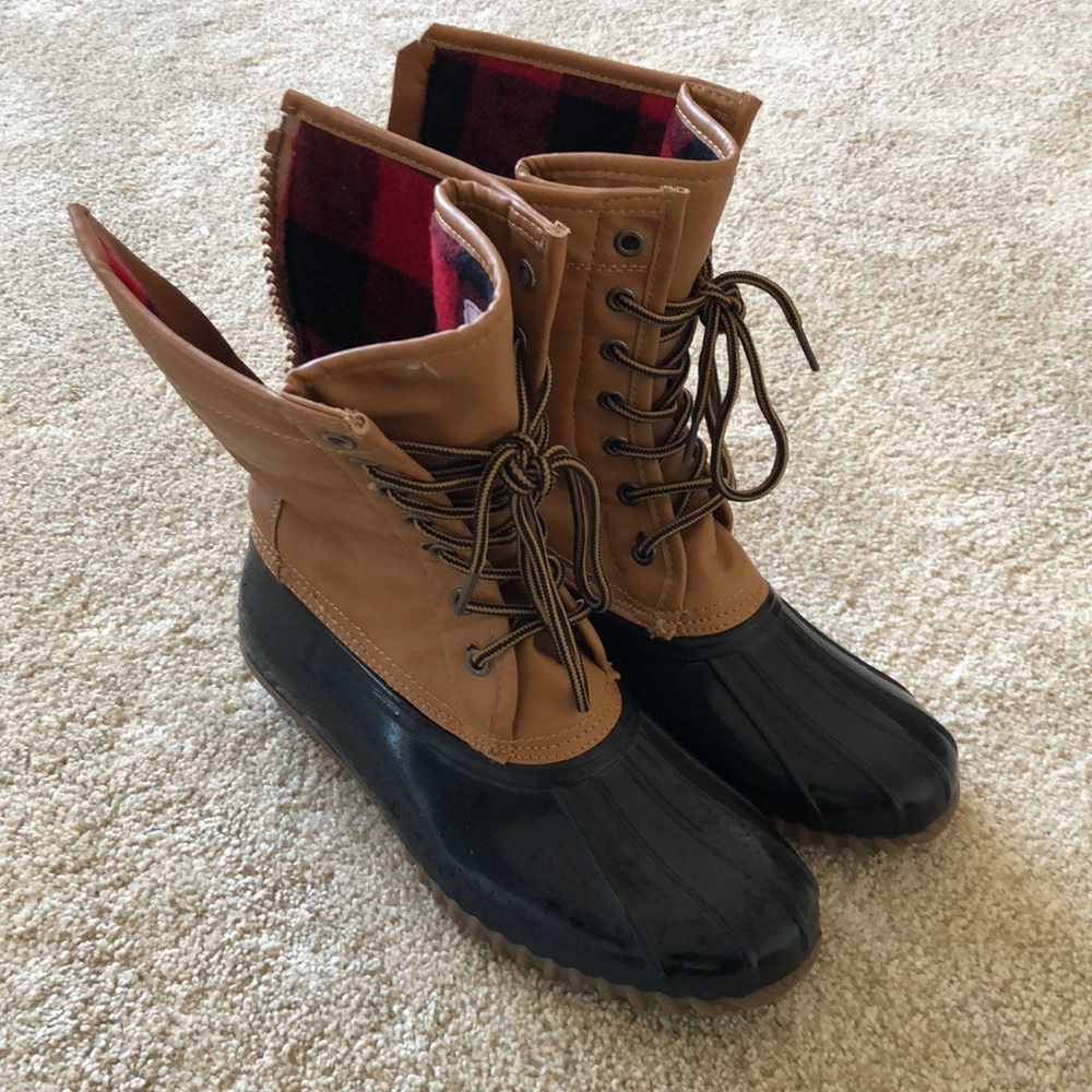 Duck boots